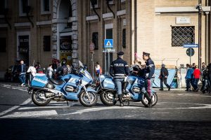 Spostamenti a Natale - Polizia con moto a Roma