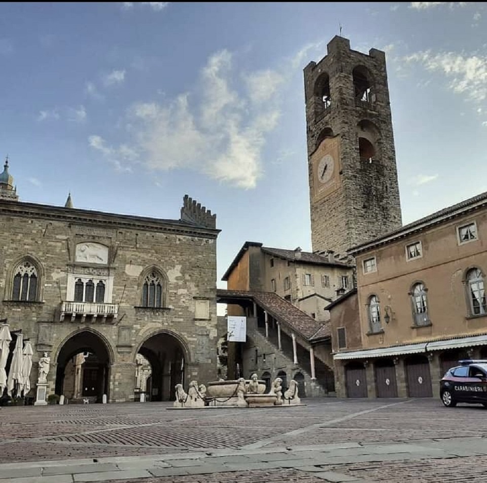 La piazza Vecchia di Bergamo