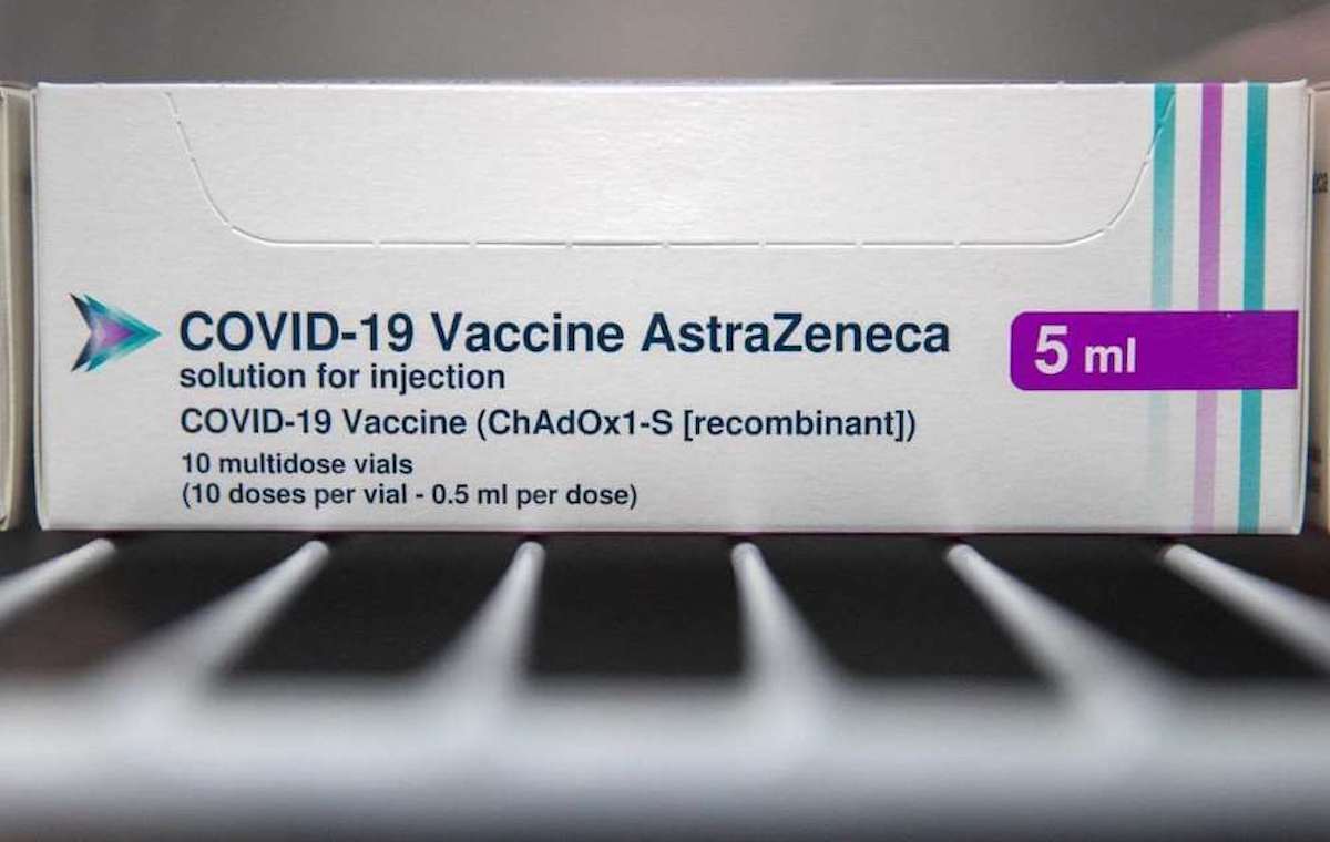 Vacina Oxford AstraZeneca - caixa de vacina multidose AstraZeneca