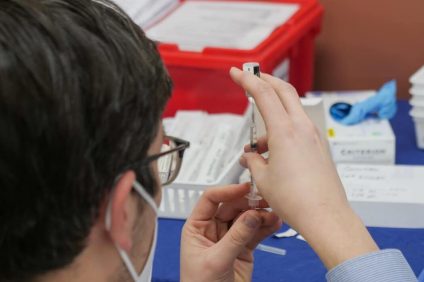 Delay of vaccines - Doctor prepares vaccine dose against Covid-19