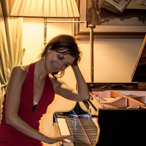Daniela Roma al pianoforte