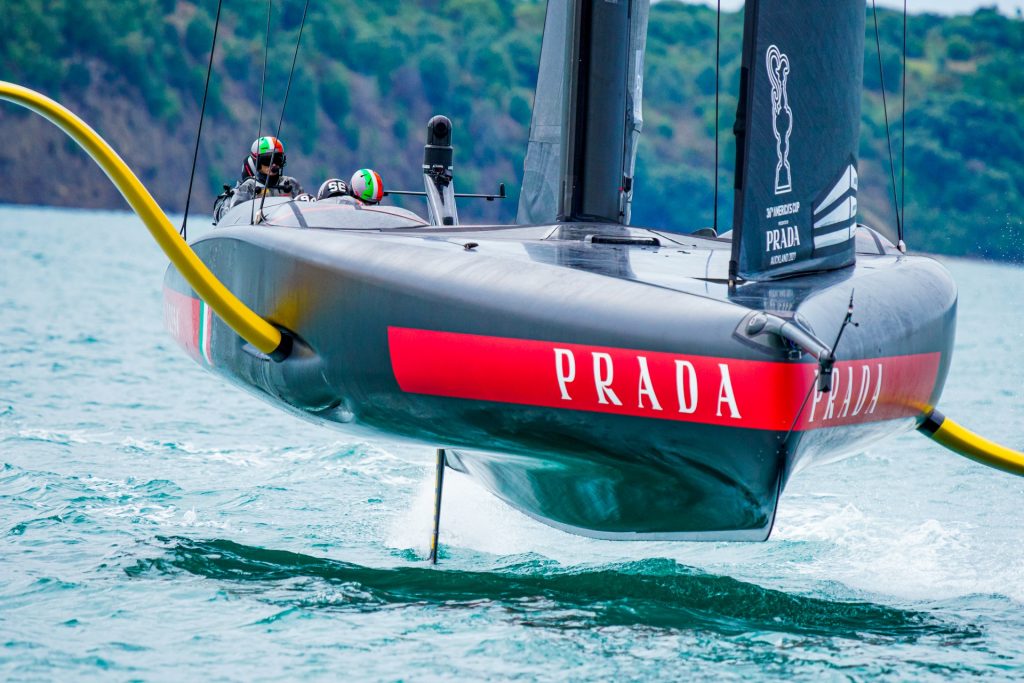 prada luna rossa