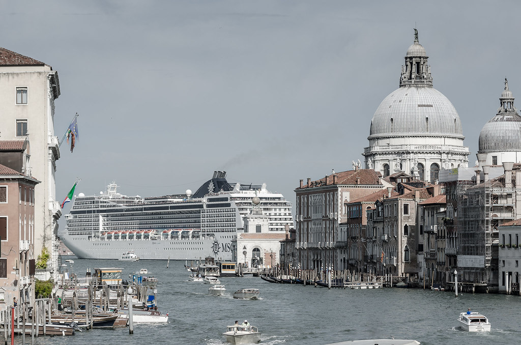 Kreuzfahrtschiffe in der Lagune von Venedig