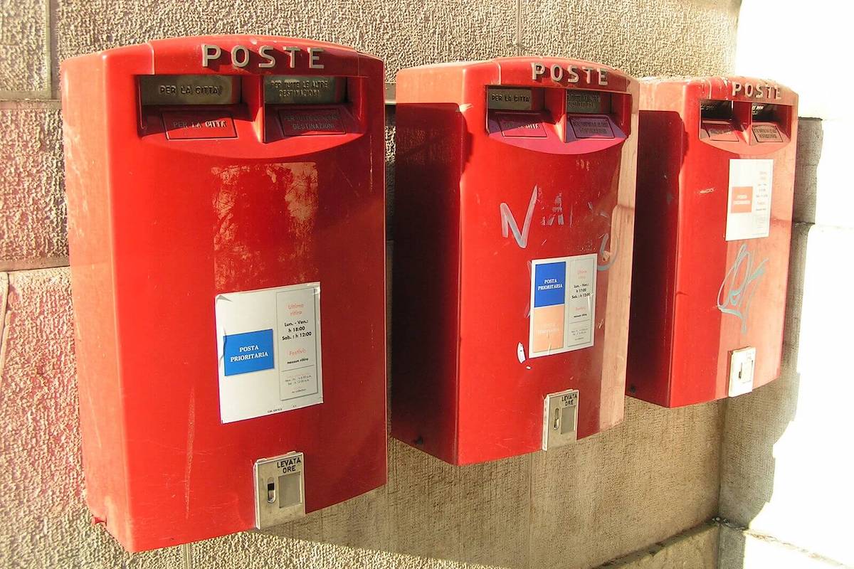 Buzón inteligente - oficinas centrales de correos de Cremona
