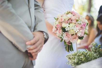Matrimoni 2021 - Sposi all'altare