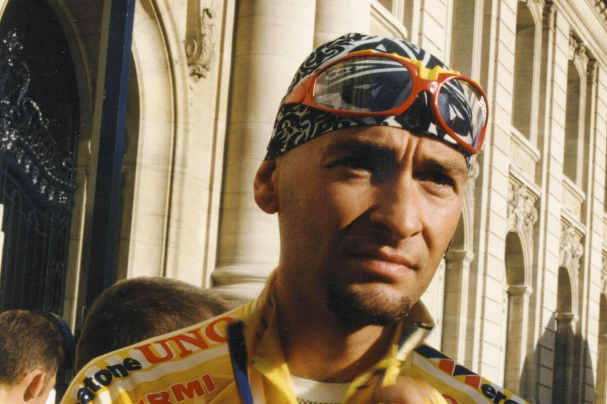 Marco Pantani bil-flokk isfar fit-Tour de France tal-1997