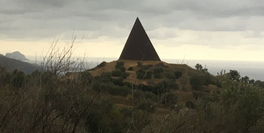 Fiumara d'Arte Piramide 38°parallelo