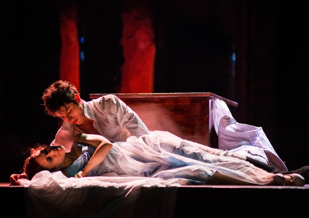 Matteo Vignati e Mimosa Campironi nei panni di Romeo e Giulietta al Gigi Proietti Globe Theatre