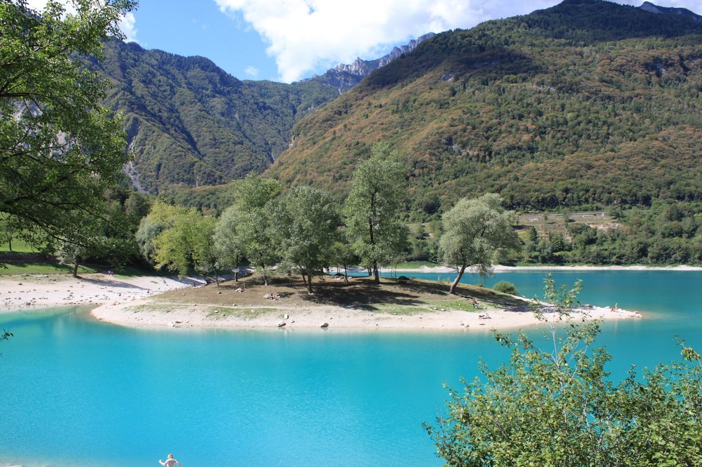 Canale di Tenno - озеро Тенно с его островком