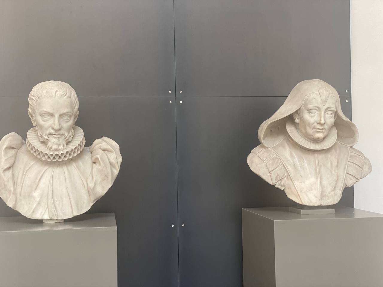 The two busts of the Genitle couple