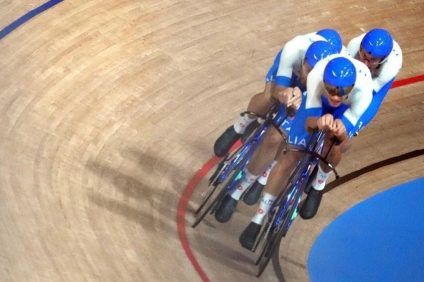 track cycling team pursuit