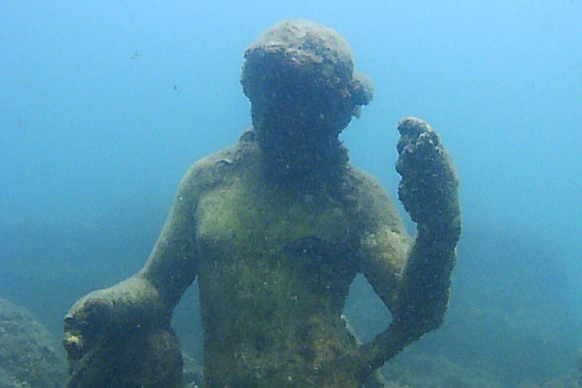 水中観光-ディオニュソス、プンタエピタフィオのニンファエウム。 バイアの水中考古学公園