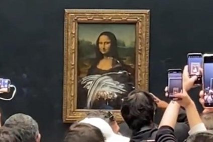 Mona Lisa Louvre cake