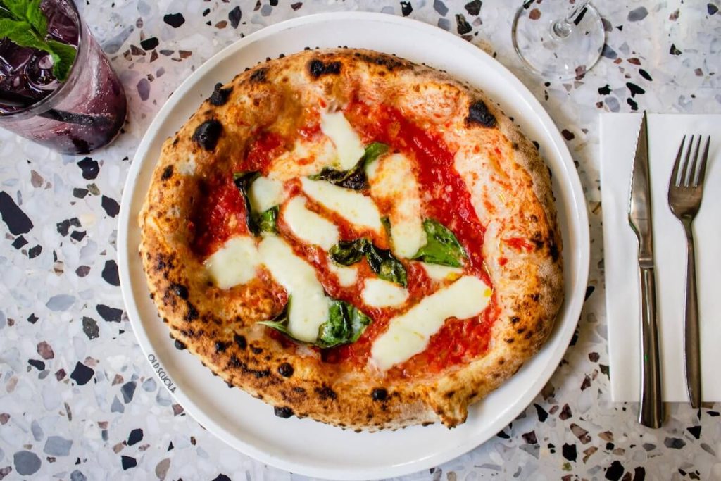 50トップピザ2022-ナポリのピザマルゲリータ