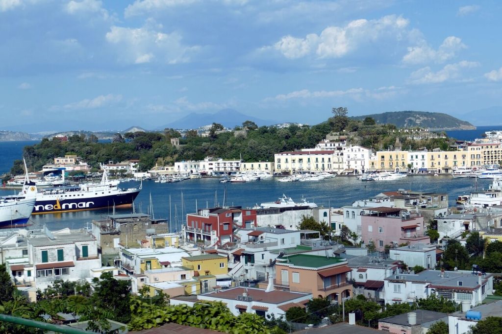 Porto dell'isola di Ischia