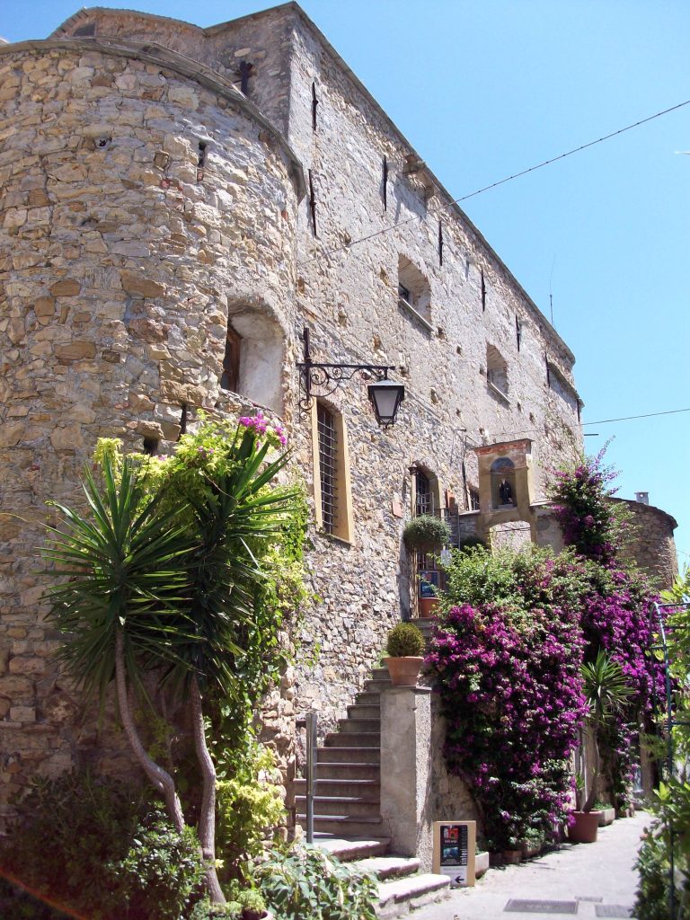 Cervo - Il castello dei Clavesana, sede del museo etnografico del Ponente Ligure
