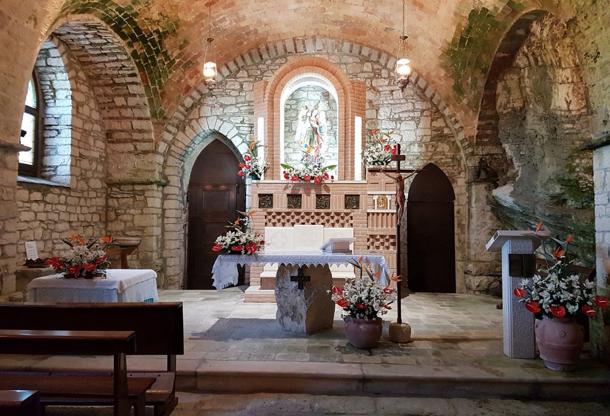 Sant'Angelo dans les grottes du village de Molise