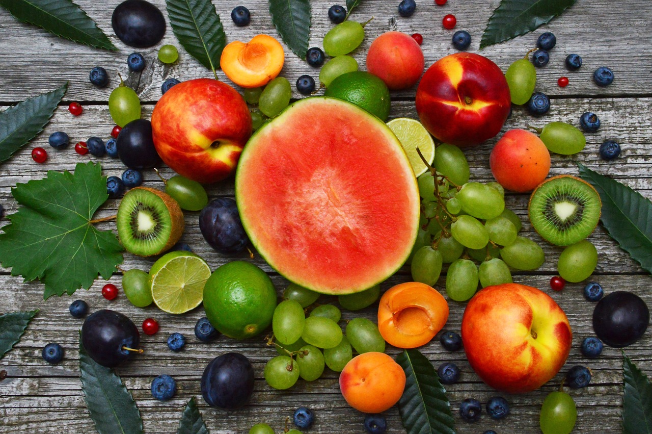 летние фрукты