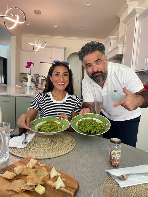 Jonathan Cilia Faro e Vanessa Campagna mentre mangiano 