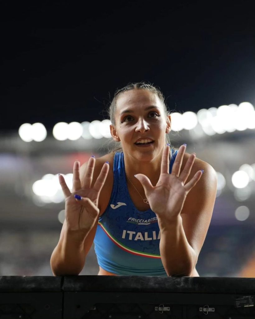 Elisa Molinarolo fez história no salto com vara no Campeonato Mundial em Budapeste