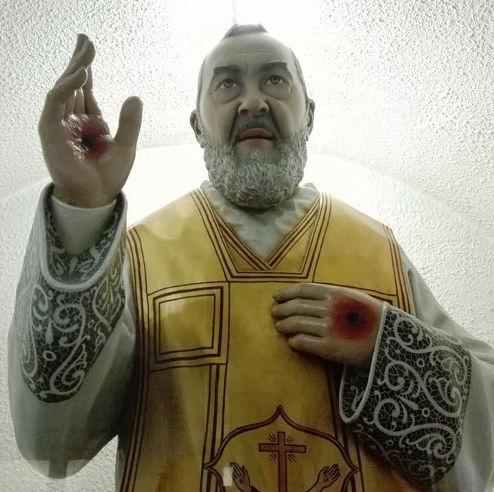 San Pío, estatua