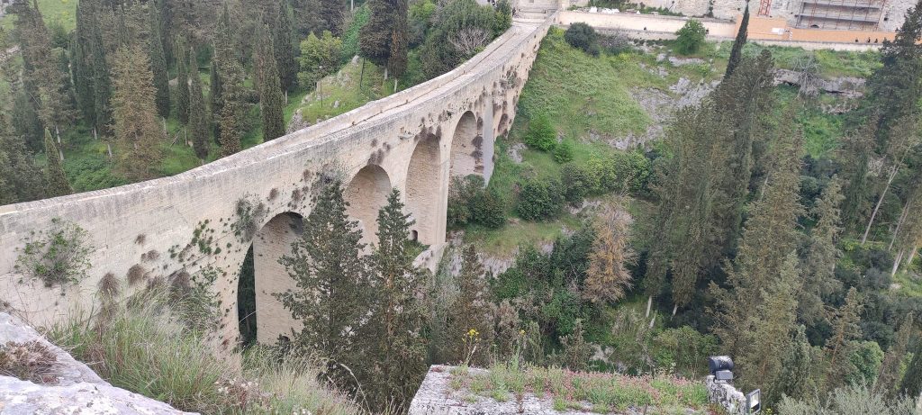 Gravina in Puglia, ponte