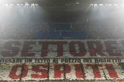 Captain Fabio Lucioni (US Lecce) raises the cup to the sky for the