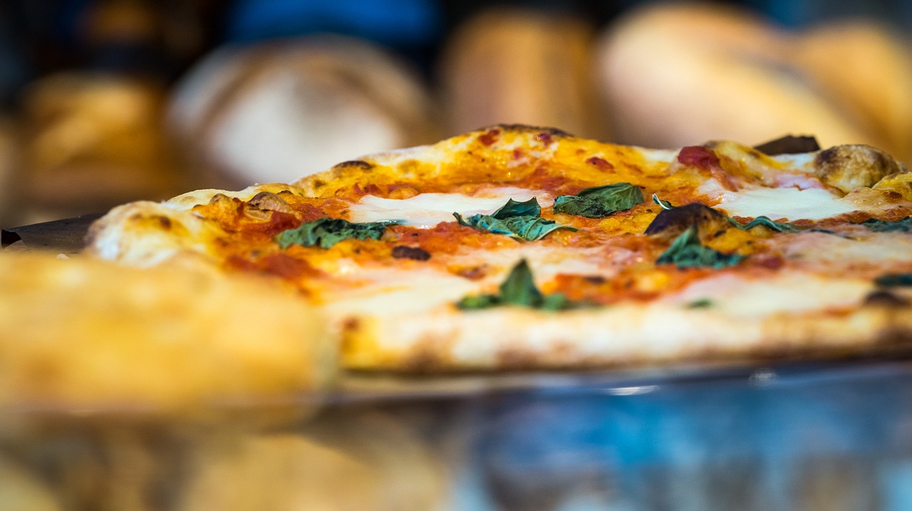 イタリア料理の代表的な料理、ピザ