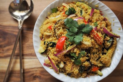 Piatto primaverile, quinoa e verdure
