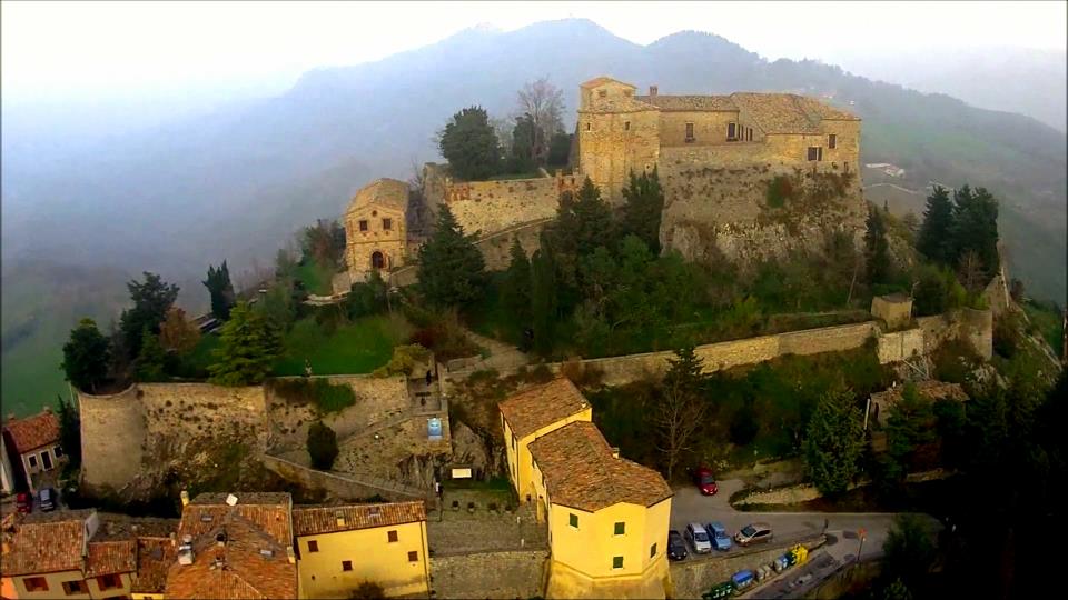 The castle of Montebello and the ghost of Azzurrina - italiani.it