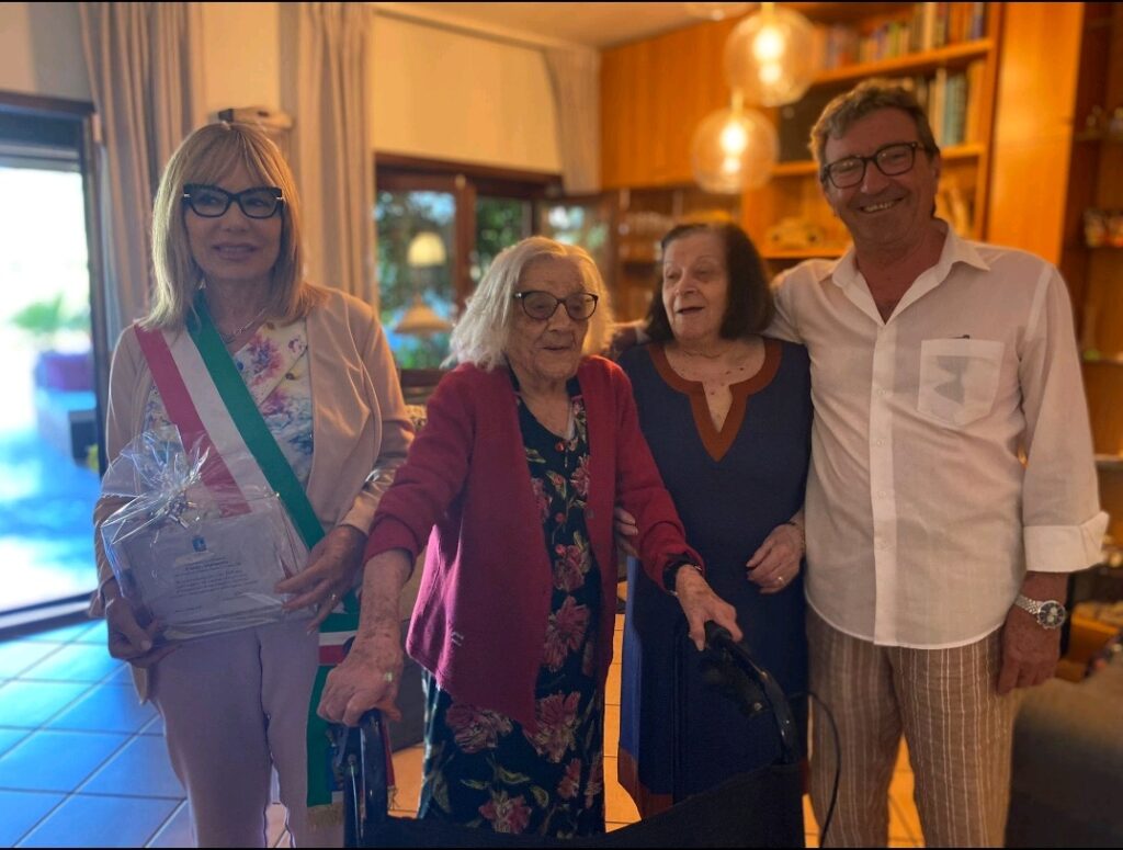 Clotilde compie 104 anni - la vegliarda in foto
