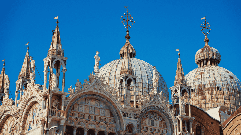 7年間の工事を経て、ヴェネツィアのサン・マルコ寺院が再び輝きを放つ