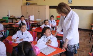Sarmiento - Aula Con Alumnos Y Maestra
