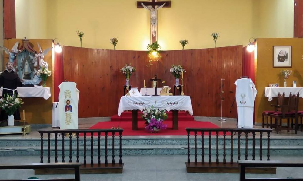 Triduo a san Francisco - Interior de la parroquia