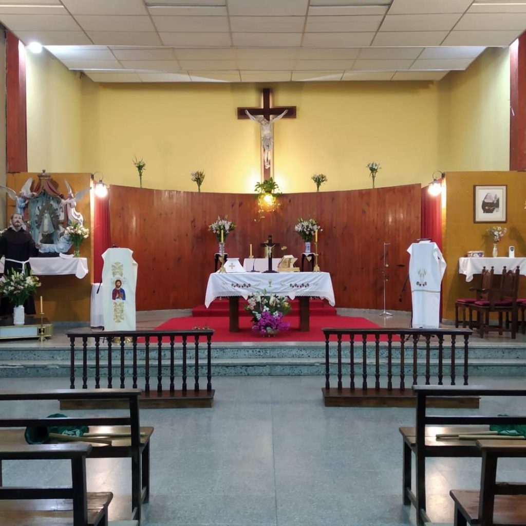 Triduo a san Francisco - Interior de la parroquia