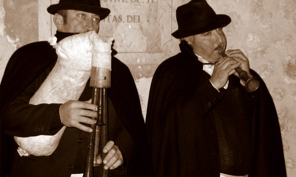 Tu scendi dalle stelle - Zampognari
