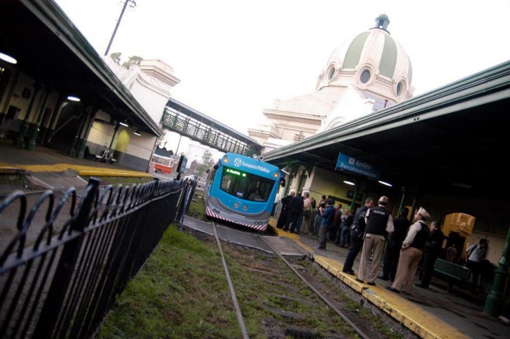 Tren Universitario - Estación de trenes