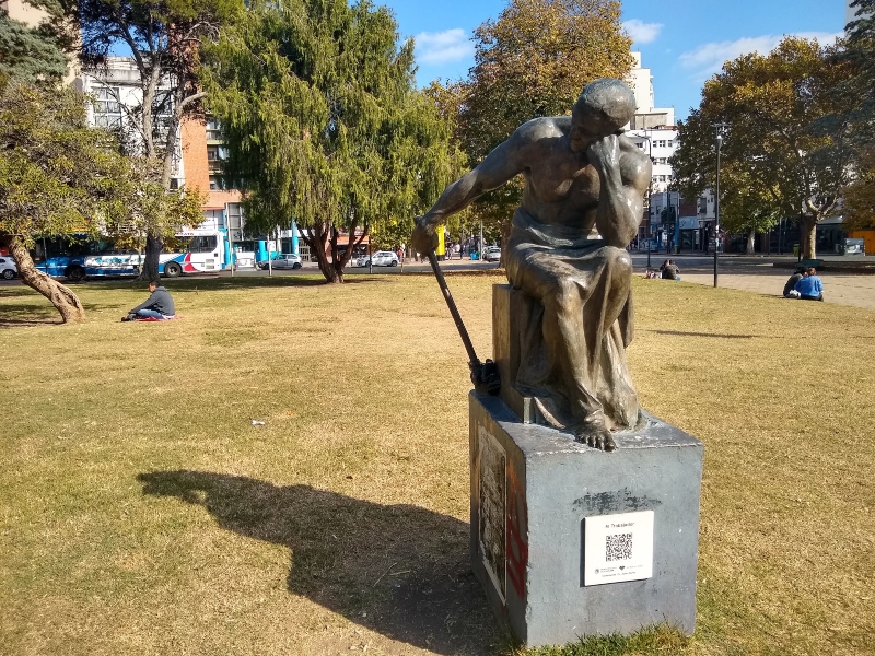 Plaza Italia - Estatua