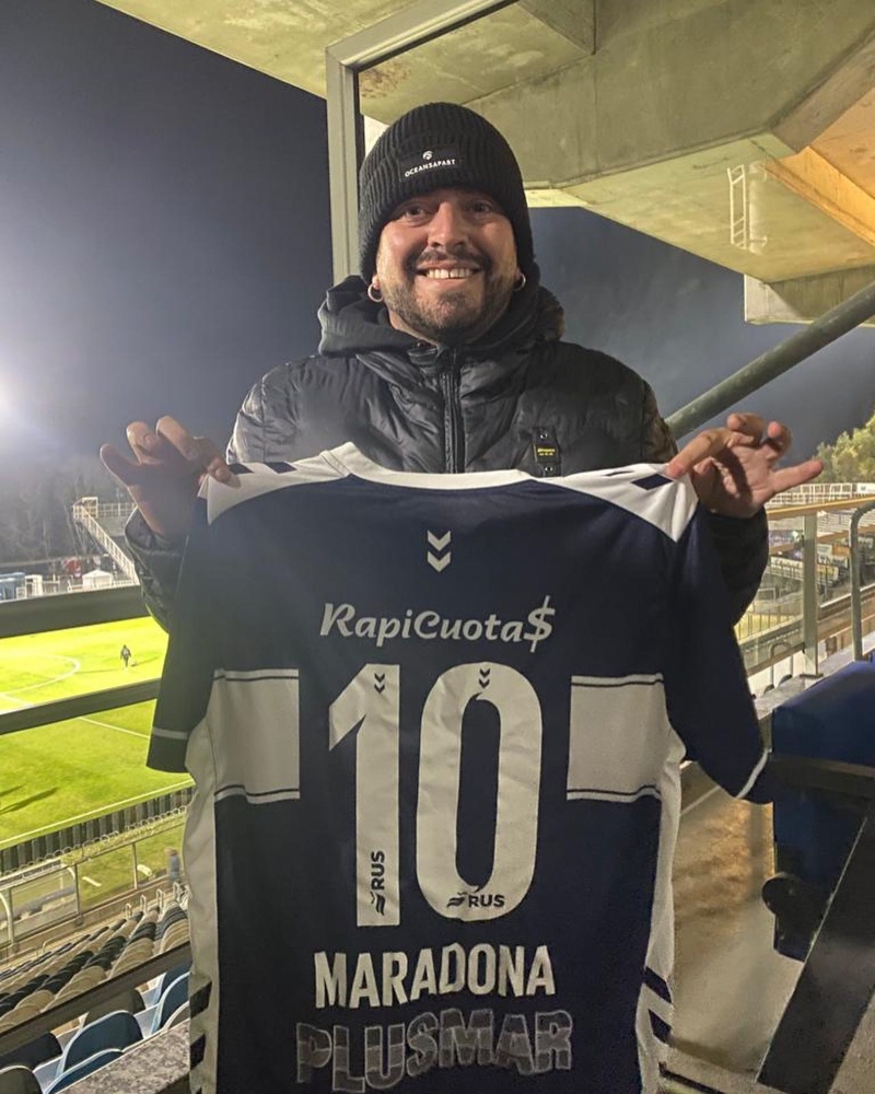 Maradona Junior Con La Camiseta De Gimnasia