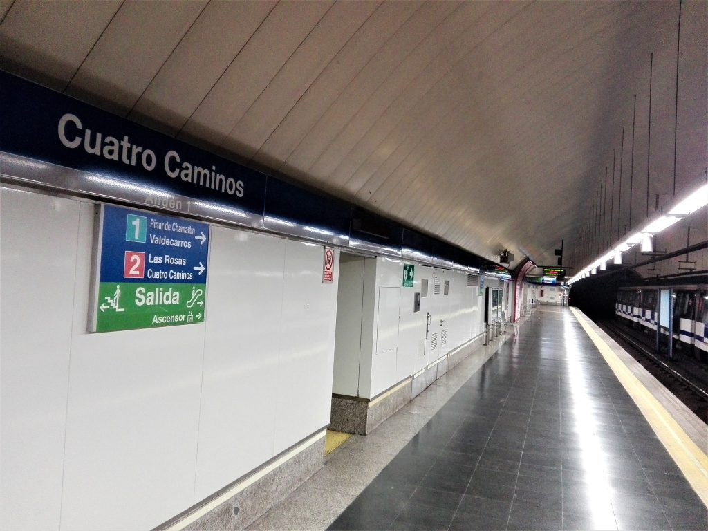 La Metropolitana Di Madrid, fermata Cuatro Caminos.