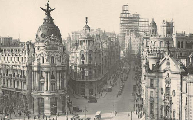 Vecchia foto in bianco e nero de l' Edificio Telefónica