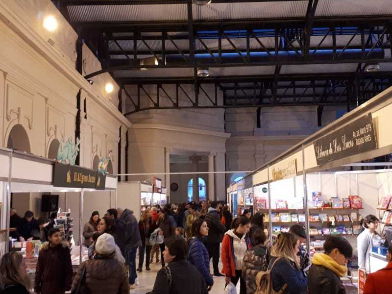 Feria del Libro - La feria tiene stands de las principales librerías y editoriales.