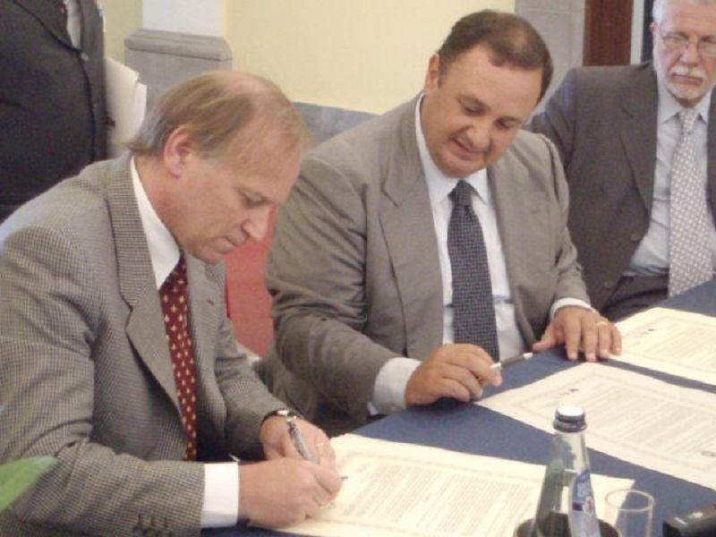 Sorrento - Katz y Fiorentino firmaron el acuerdo de cooperación. PhotoCredit: Cazador de Noticias.