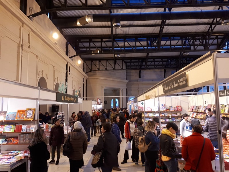 Puerto De Lectura - Stands de la feria.