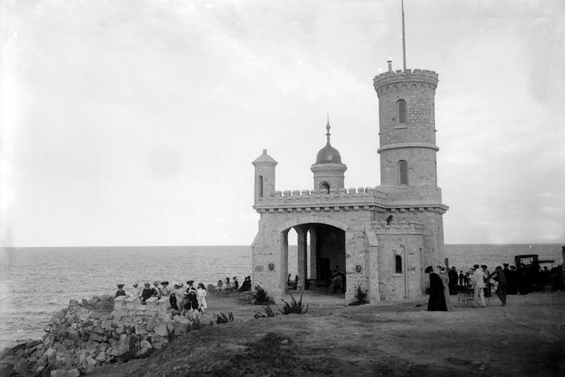 Torreón del Monje - La inauguración fue el 28 de febrero de 1904. PhotoCredit: Fotos Viejas de Mar del Plata.