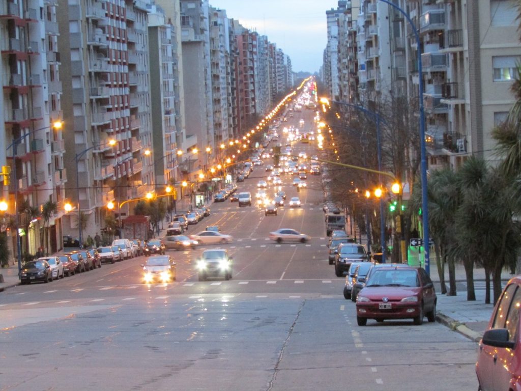 Calles de Mar del Plata - La emblemática Avenida Colón.
