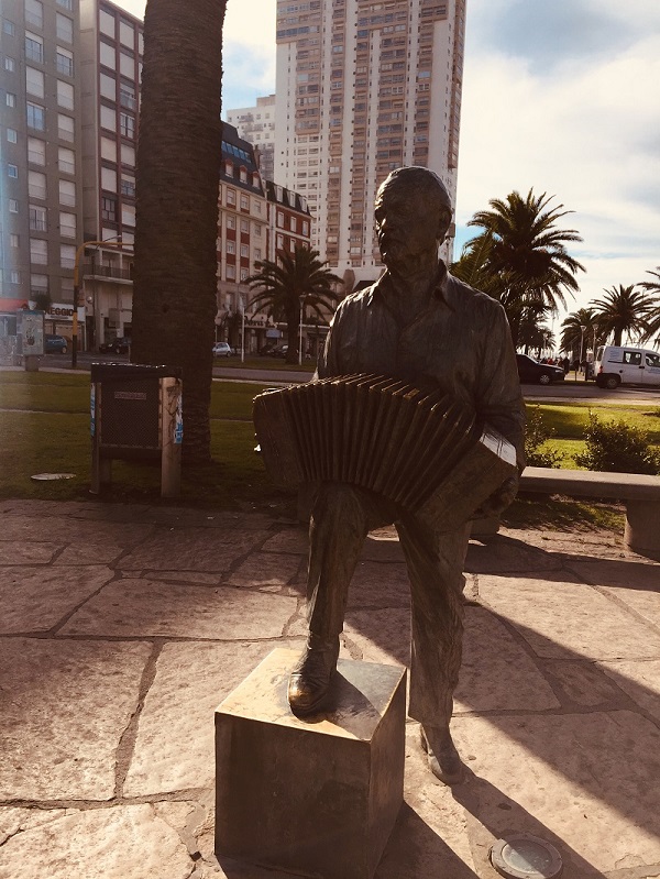 Mar del Tango - Estatua Astor Piazzolla