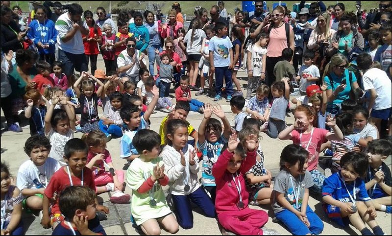 Mini maratón de los Niños - Miles de niños participan de esta actividad. PhotoCredit: La Capital MDP.