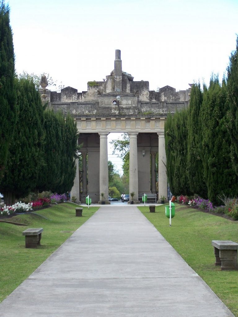 Cementerio La Loma - el cementerio se encuentra rodeado de árboles y mucho verde.