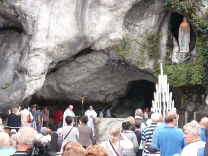 Gruta de Lourdes - La gruta original se encuentra en Francia.